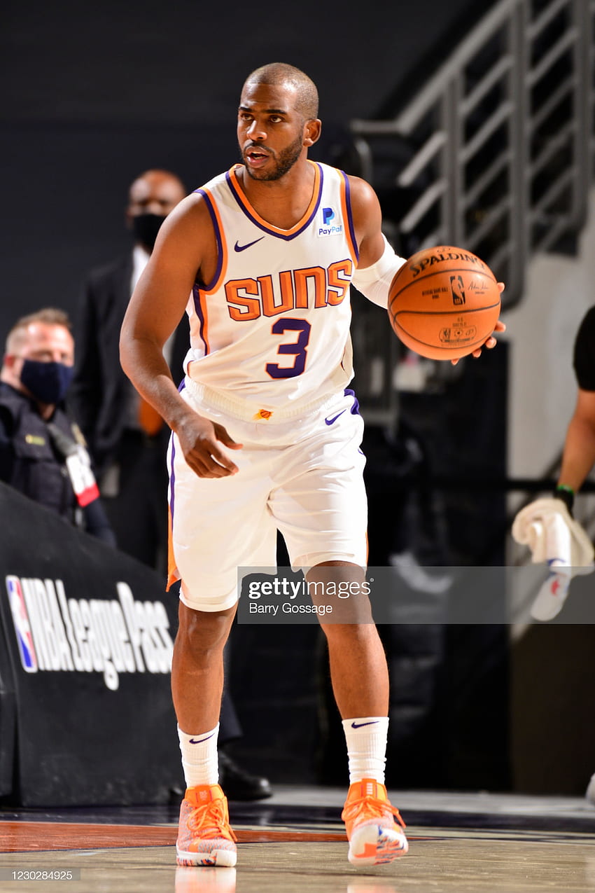 Chris Paul of the Phoenix Suns dribbles the ball against the Dallas. Chris paul, Phoenix suns, Chris paul jersey HD phone wallpaper
