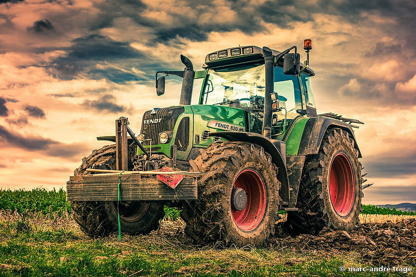 Fendt 820 Traktor — koszulka Am A Farmer — z tłem Tapeta HD