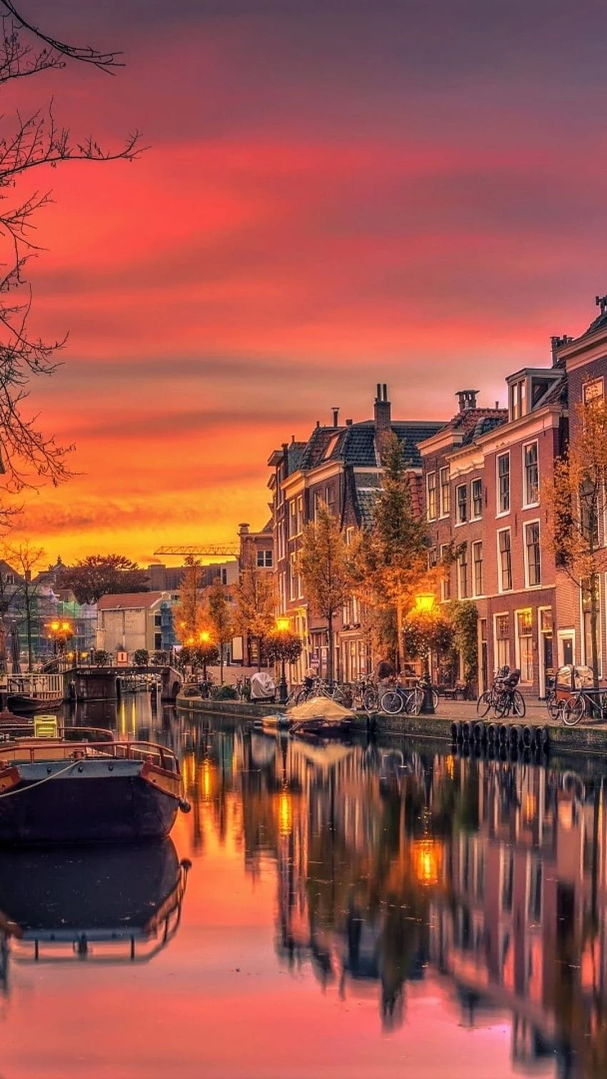 Amsterdam, Canal, Coucher De Soleil, Maison, Bicyclette, Bateau, Allemagne Fond d'écran de téléphone HD