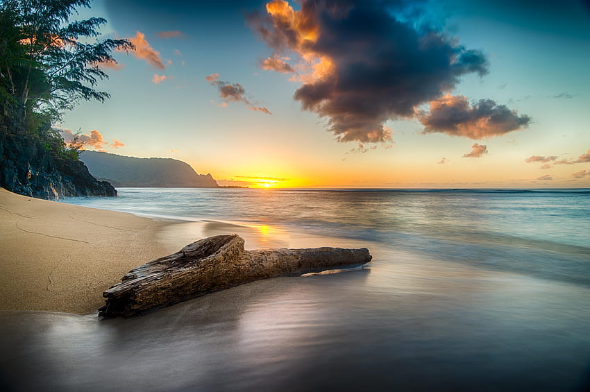 Plage au coucher du soleil sur la rive nord de Kauai Fond d'écran HD