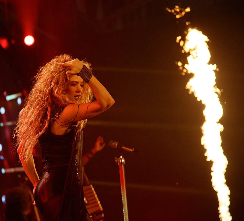 Review El Dorado World Tour: Shakira shines once again, Shakira In Concert: El Dorado World Tour HD wallpaper