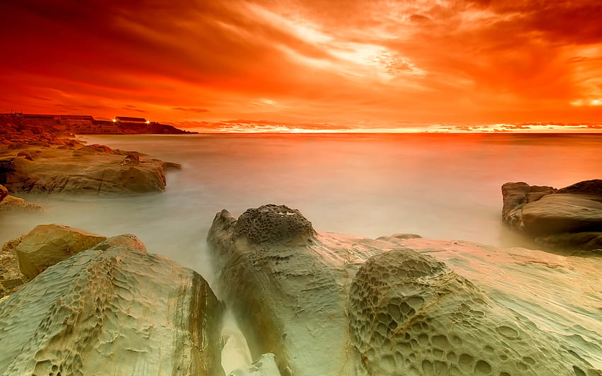 POMARAŃCZOWE NIEBO, niebo, pomarańcza, skały, plaża Tapeta HD