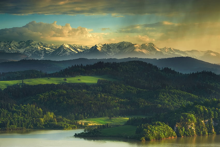 Montañas Tatra, Polonia, mañana, paisaje, nubes, cielo, salida del sol fondo de pantalla