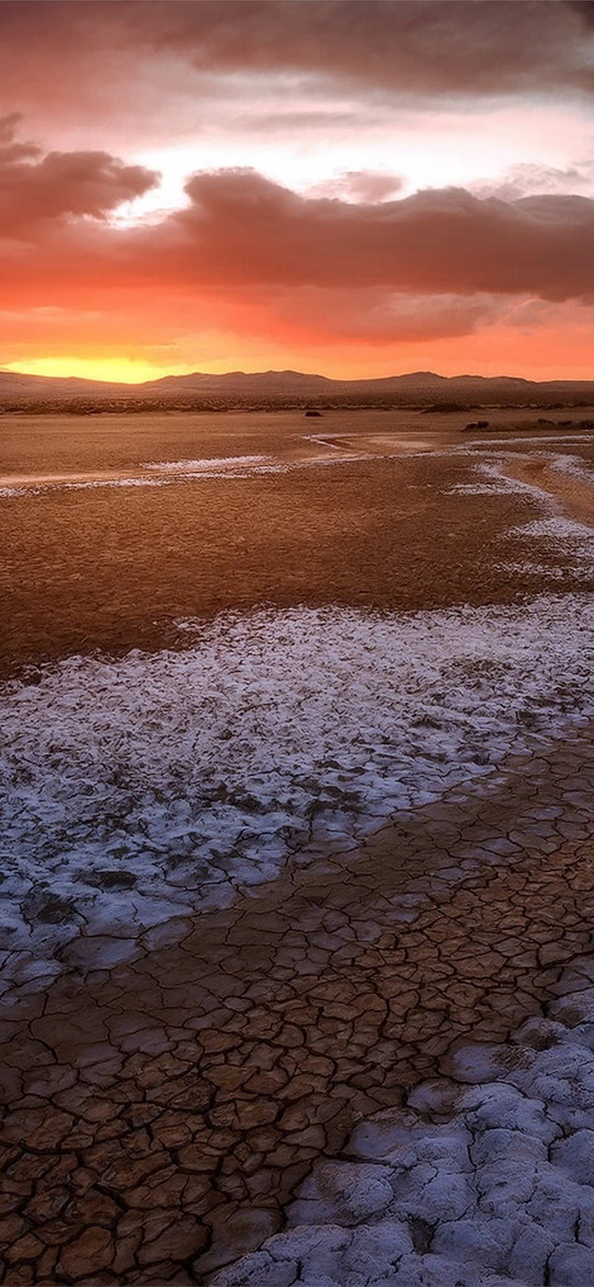 干ばつ砂漠の空 iPhone 11 HD電話の壁紙