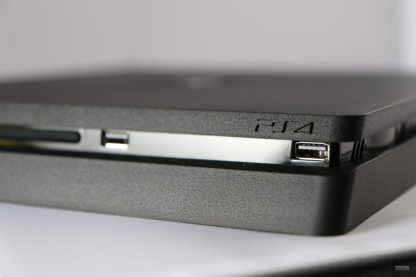 PlayStation 4 Slim 確認済みの本物。 ここで起動するのを見てください - 新しい Ps4 コンソールでのサイズ比較をチェックしてください 高画質の壁紙