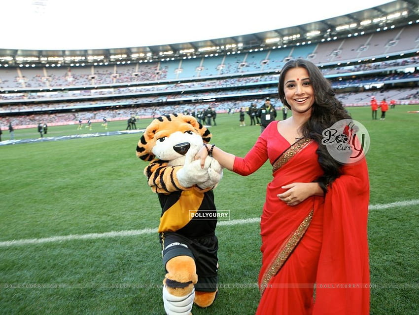 - Vidya Balan handing the Match Ball to the ground at the Melbourne Cricket Ground size: HD wallpaper