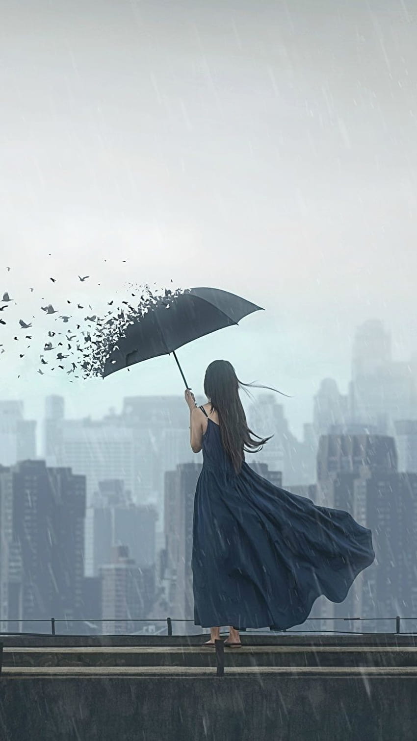 Mujer con paraguas bajo la lluvia