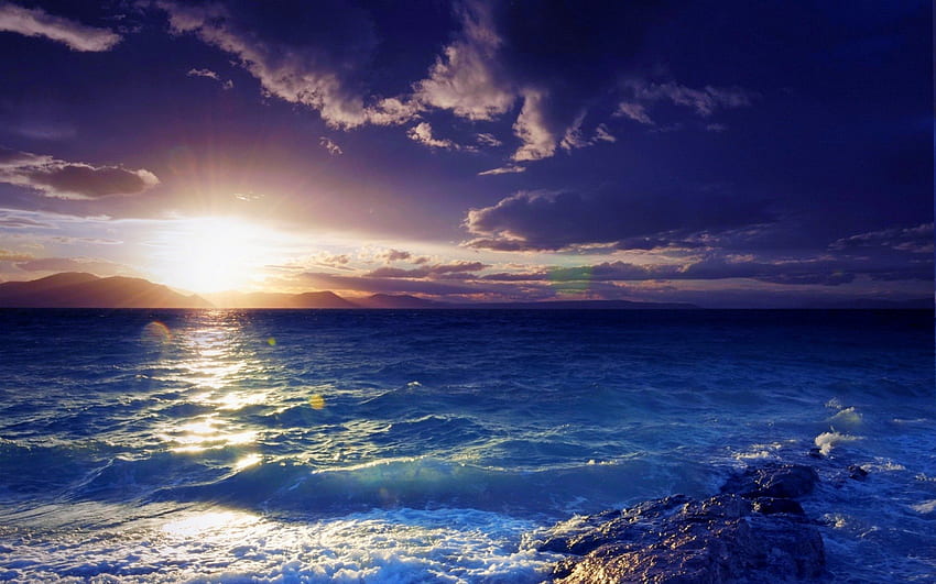ขอบฟ้าที่สวยงาม แสงจ้า ทะเลและเมฆ ภูเขา คลื่น อ่าว หิน ก้อนเมฆ ดวงอาทิตย์ วอลล์เปเปอร์ HD