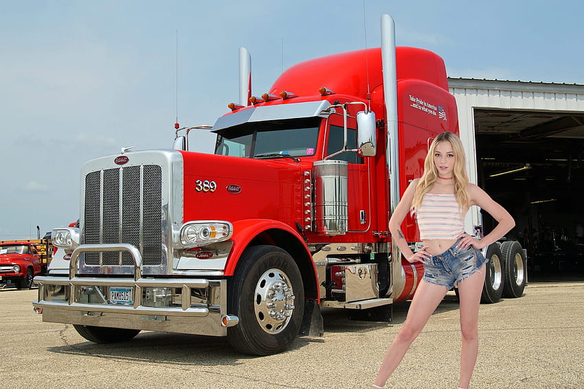 Lily Larimar In posa con un Big Rig, modella, bionda, pantaloncini, camion Sfondo HD
