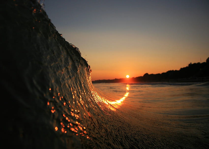 Pôr do sol se enrolando com uma onda: woaude papel de parede HD