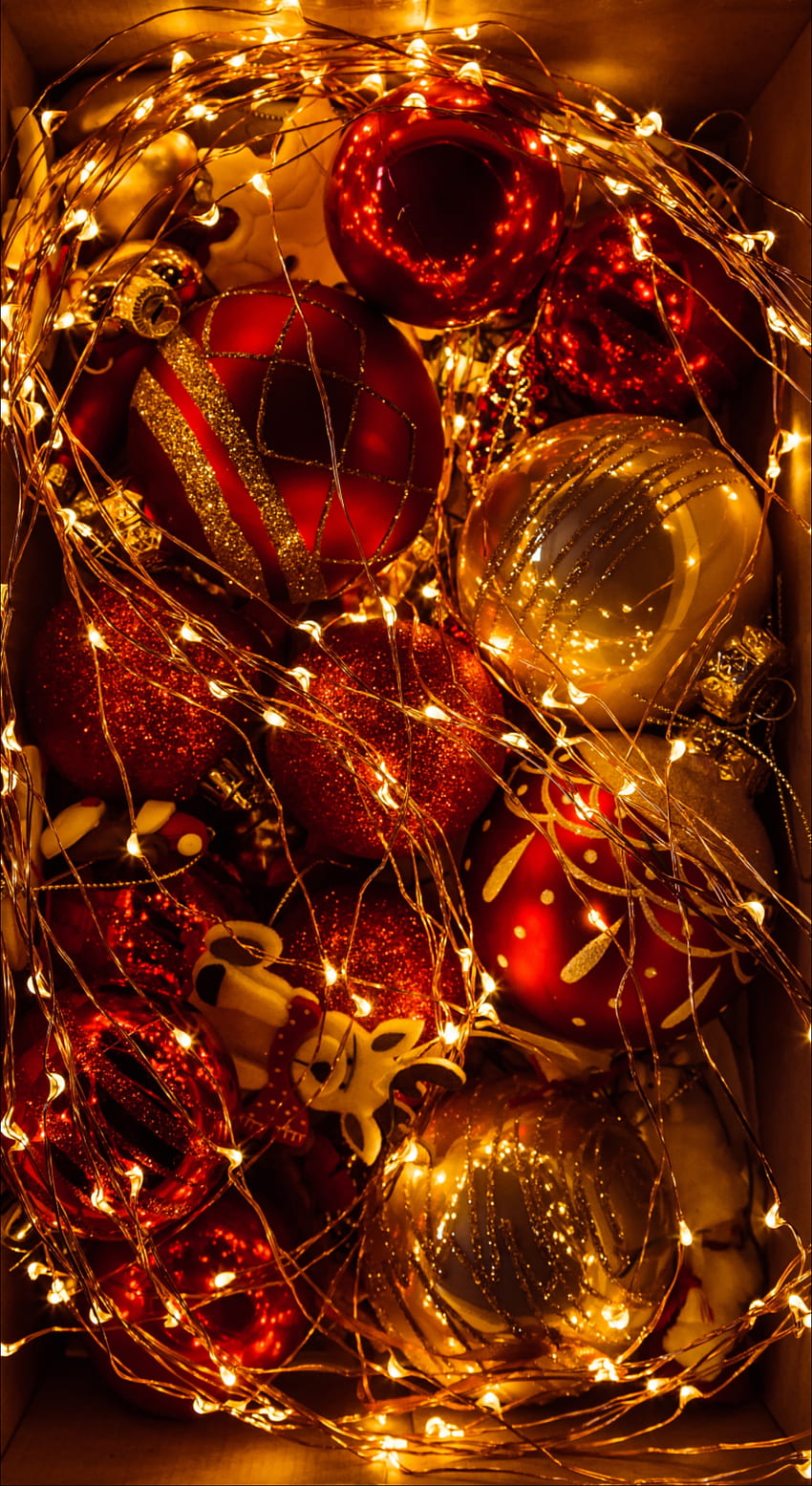Празници, Нова година, Блясък, Блясък, Коледа, Коледна украса, Играчки за елха, Гирлянд, Украса, Златисто HD тапет за телефон