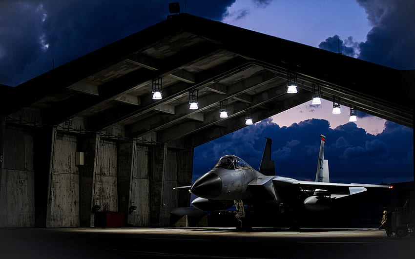 McDonnell Douglas F-15 Eagle, F-15C, chasseur américain dans le hangar, USAF, quart de nuit, aviation de combat américaine Fond d'écran HD