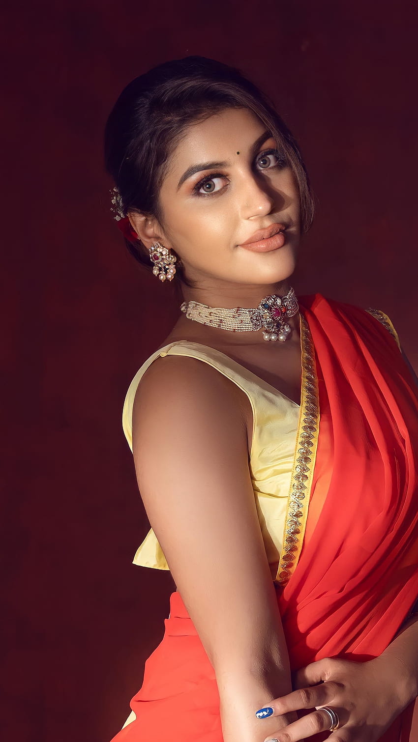 Яшика Ананд, тамилска актриса HD тапет за телефон