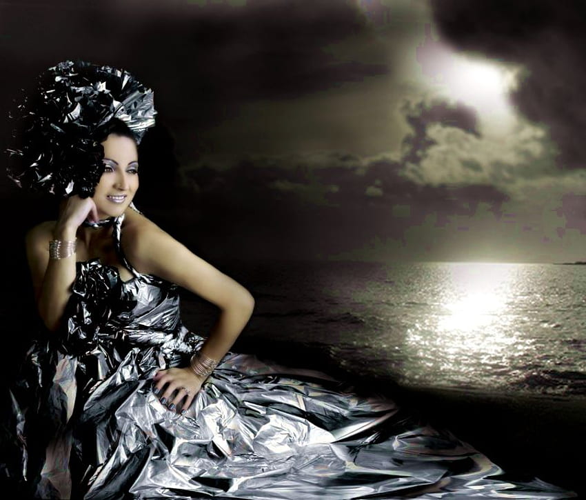 NIGHTLIGHT OVER OCEAN, nightlight, white, black, happy, romantic, dress, ocean HD wallpaper