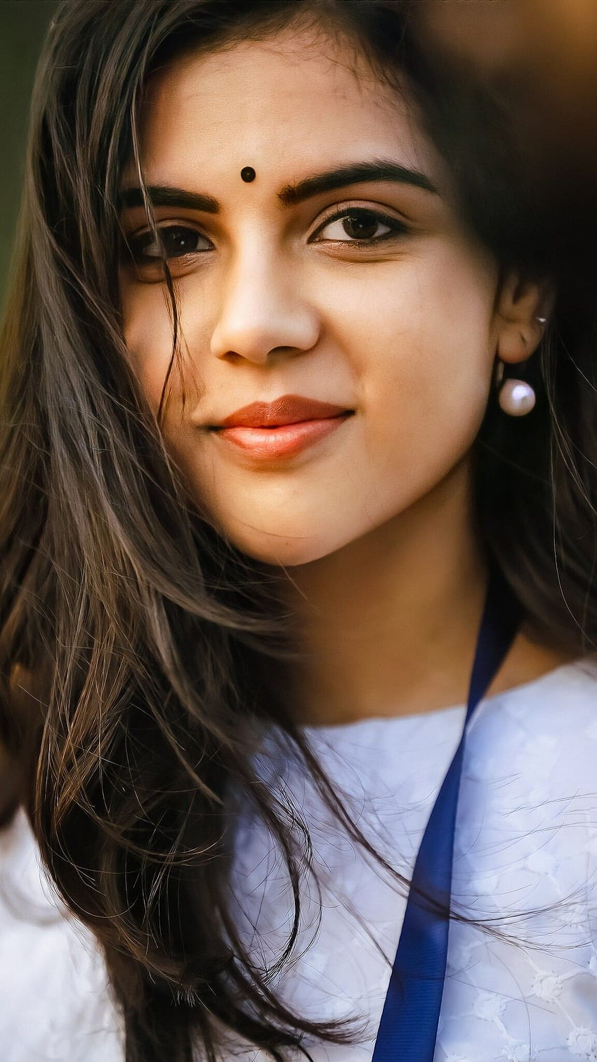 Каляни Приядаршини, малаяламска актриса HD тапет за телефон