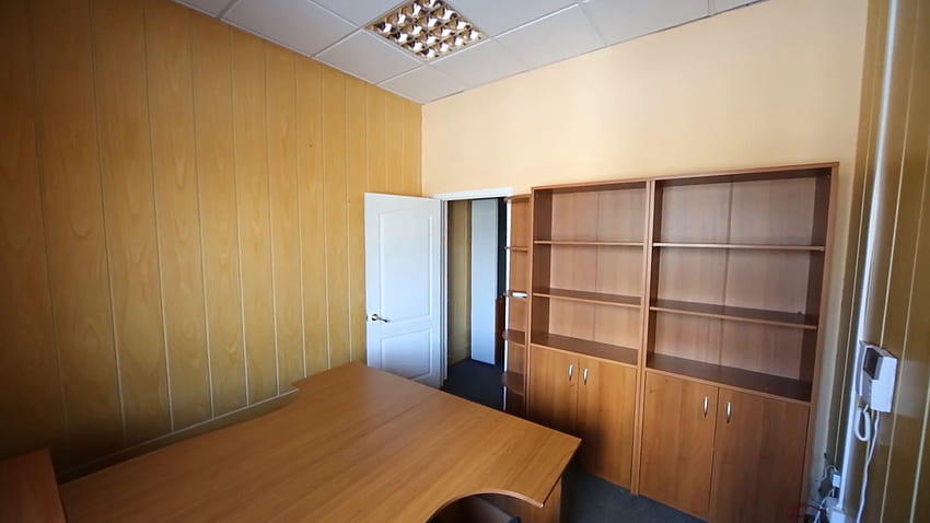 Ruang kantor kecil dengan meja kerja dan lemari kosong Stok Rekaman Video - VideoBlocks Wallpaper HD