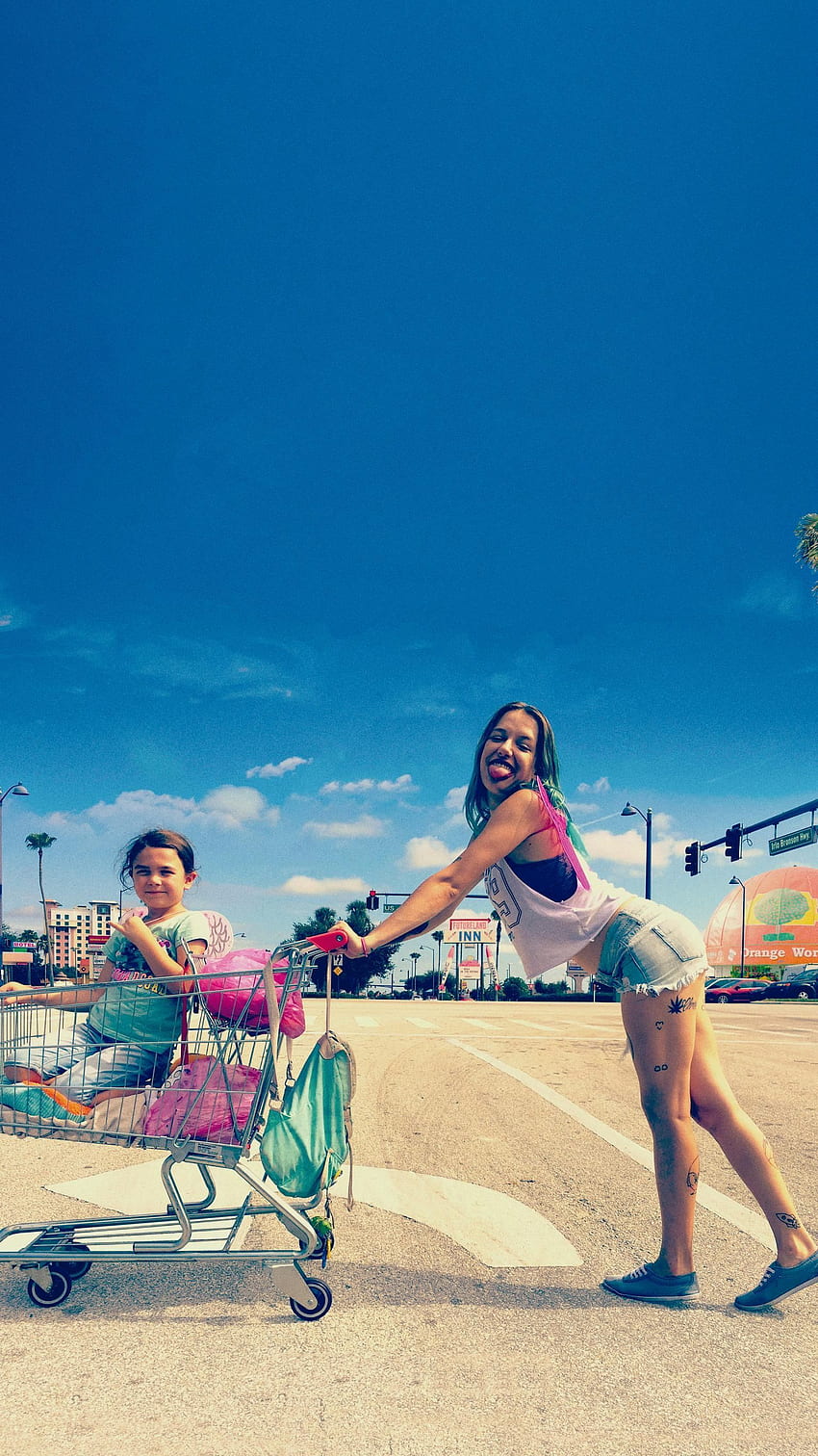 The Florida Project (2017) Phone in 2020. Film stills HD phone wallpaper