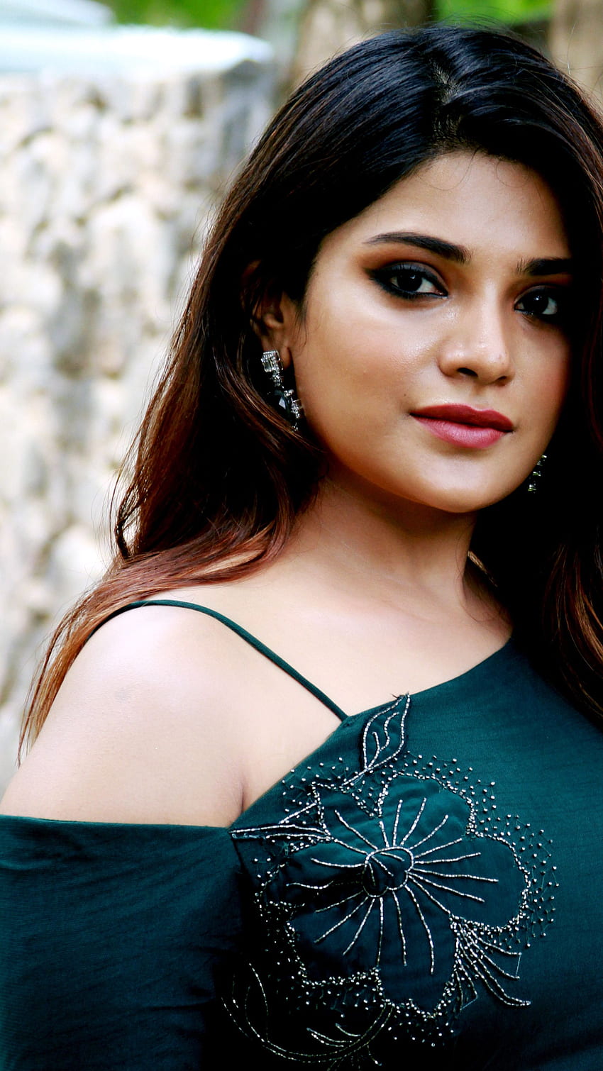 Aathmika, tamil actress HD phone wallpaper
