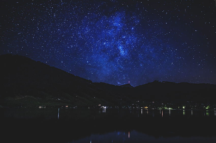 물 야외 풍경 호수 밤 산 여행 반사 빛 어두운 별 저녁. 최고의 고품질 HD 월페이퍼
