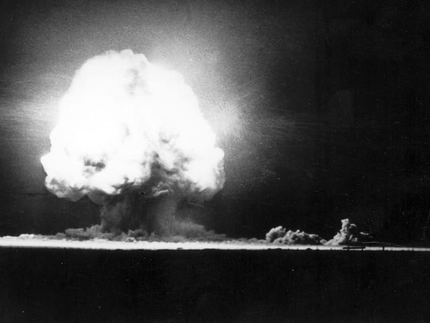 Първият тест на атомна бомба е успешно взривен, експлозия на бомба HD тапет
