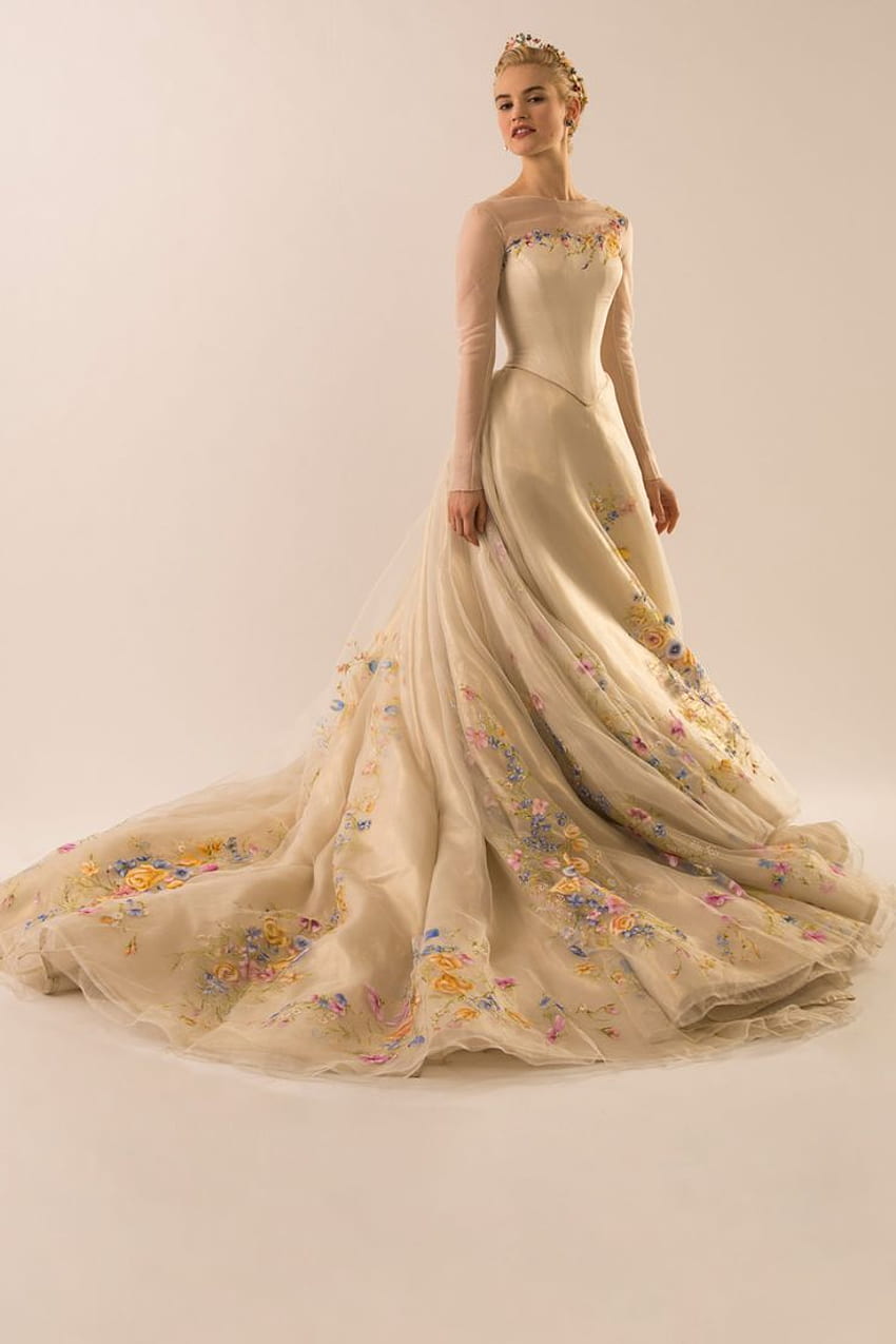 Demande d'avatar (Terminer) Desktop-wallpaper-love-lily-james-cinderella-wedding-dress-hollywood-2015-02-cinderella-wedding-gown-first-look-ballkjoler-antrekk-kl%C3%A6r-wedding-dresses