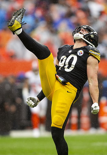 Photo: Pittsburgh Steelers T.J. Watt (90) with Fans - PIT2022081306 