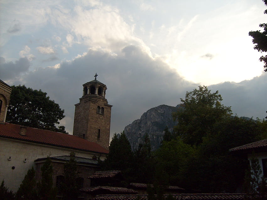 Église, architecture, arbre, montagne, toit, religieux, lumière, péché, tour, Bulgarie, nuages, ciel, , vratza, grpahy Fond d'écran HD