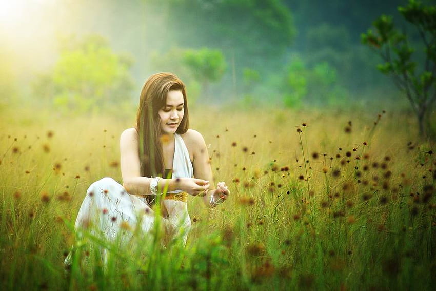WOMAN, lady, field, green, grass, dreamy, lovely HD wallpaper | Pxfuel