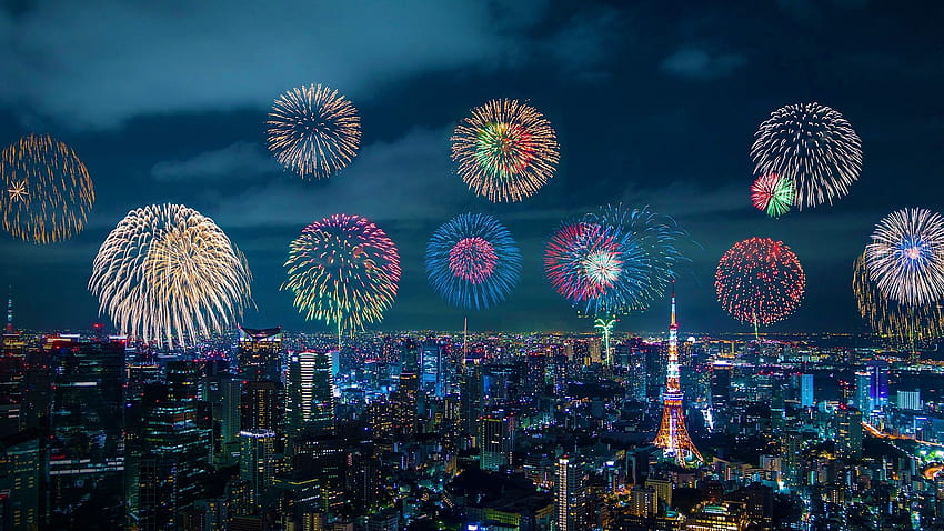 Nachtansicht der Stadt und Feuerwerk, Shinjuku Ward, Tokio, Japan. Windows 10-Spotlight HD-Hintergrundbild
