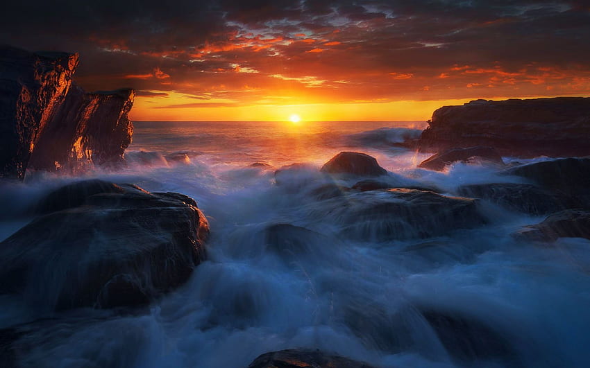 Lever du soleil sur la côte est de l'Australie, ciel, soleil, océan, pacifique, nuages, rochers Fond d'écran HD