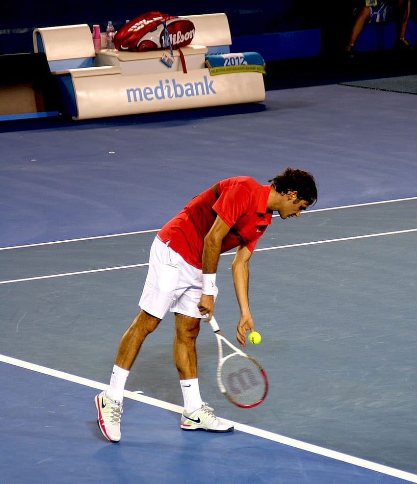 : of man picking up tennis ball, roger federer, tennispieler, Roger Federer Serve HD phone wallpaper