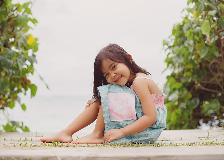 Little girl, childhood, blonde, fair, sit, nice, adorable, bonny, leg, sweet, white, Belle, Hair, smile, girl, tree, summer, comely, sightly, pretty, green, face, lovely, child, pure, graphy, fun, , cute, baby, Nexus, beauty, kid, feet, barefoot, beautiful, people, little, hand, pink, lying, sky, princess, dainty HD wallpaper