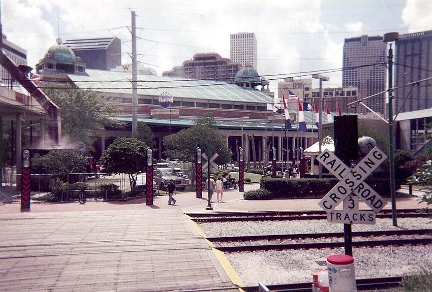Canal St. a New Orleans, edifici, casinò Harrahs, binari della ferrovia Sfondo HD