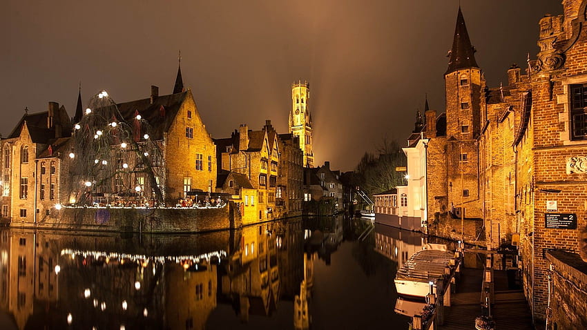 Bruges Belçika'da Bir Kanalda Cam Gibi Su. Dünya Mirası Alanları, Unesco Dünya Mirası Alanı, Bruges Belçika HD duvar kağıdı