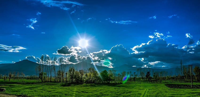 Природа Небе На открито Пейзаж Дървета Облаци Трева Планина Лято Живописна слънчева светлина Цвят на дневна светлина. Най-добро високо качество, през деня HD тапет