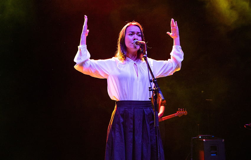 Mitski assures fans she's not quitting music after announcing her last show indefinitely HD wallpaper