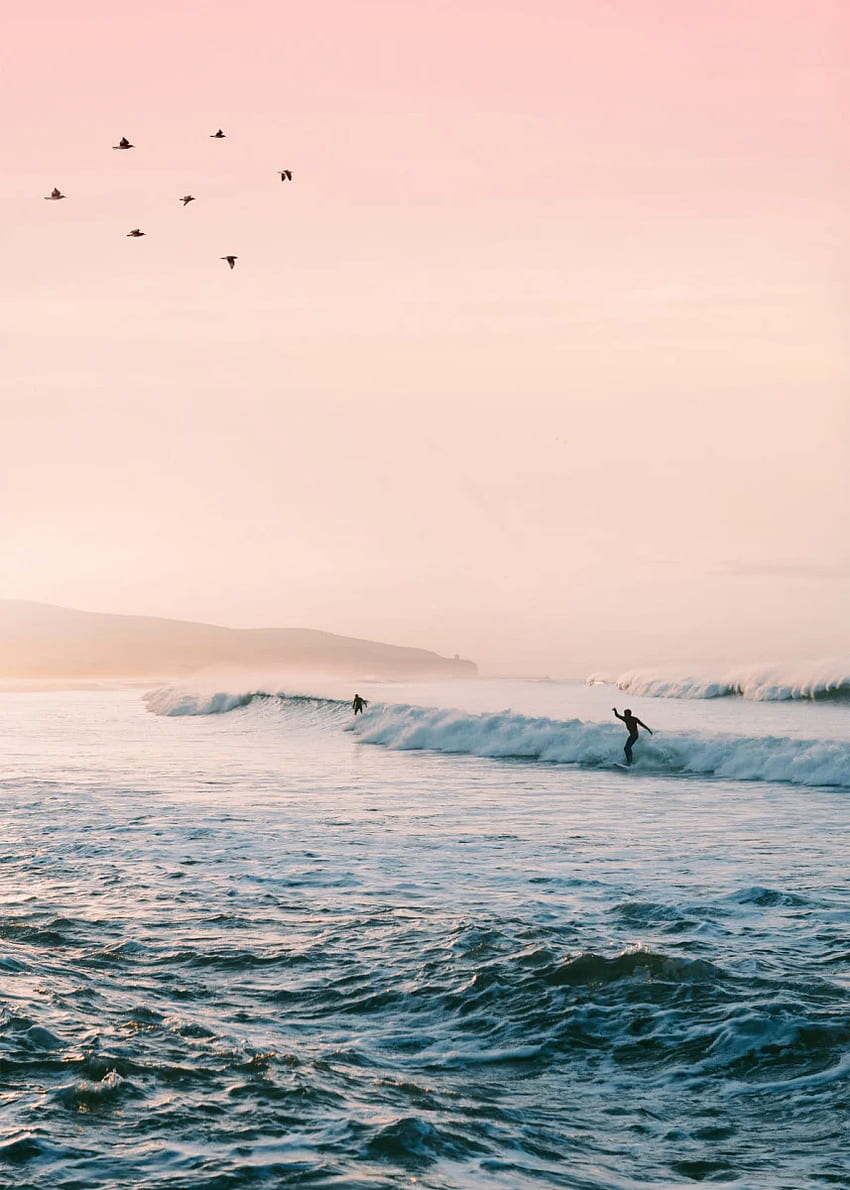 Plakat Sunset Surf autorstwa Gal Design. Rozłożyć. Plakat surfingowy, surfowanie o zachodzie słońca, kolaż na ścianie plaży, surfowanie estetyczne Tapeta na telefon HD