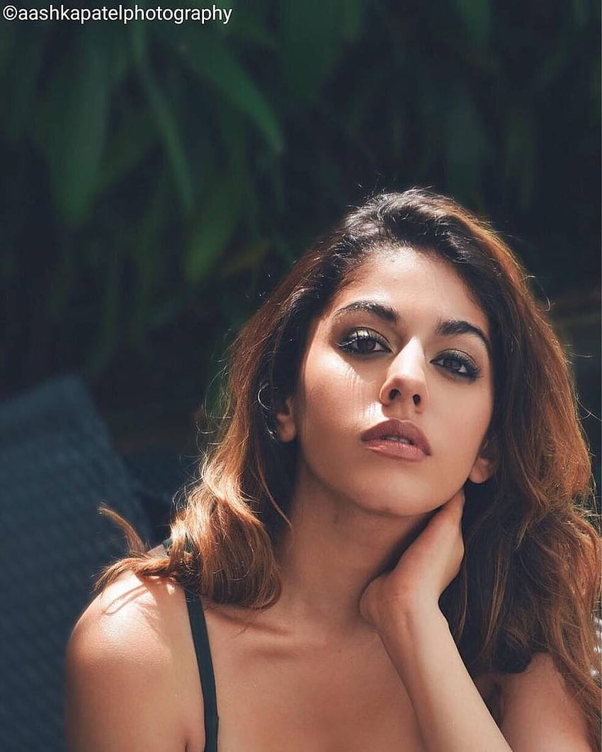 Aalia Ebrahim and 32 Best graphs from Instagram HD phone wallpaper
