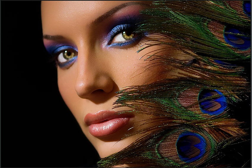 Peacock Feathers And Eyeshadow • GameP HD wallpaper