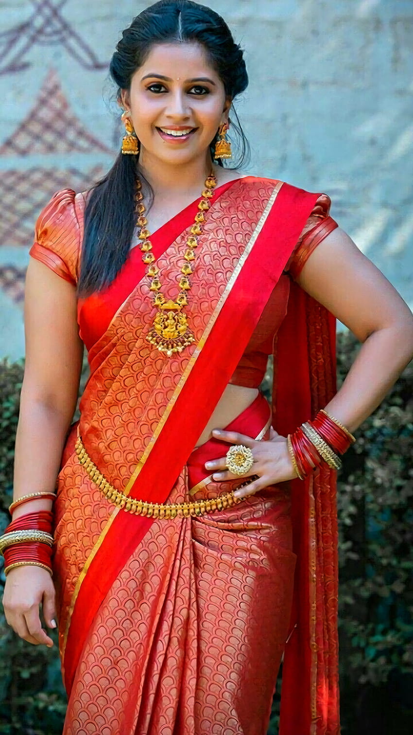 Anusree, Kannada-Anker, rot, Sari HD-Handy-Hintergrundbild