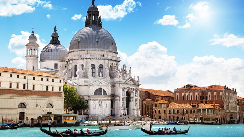 ヴェネツィアのサンタ・マリア・デッラ・ゴンドラ大聖堂、運河、都市、ボート、空、大聖堂 高画質の壁紙