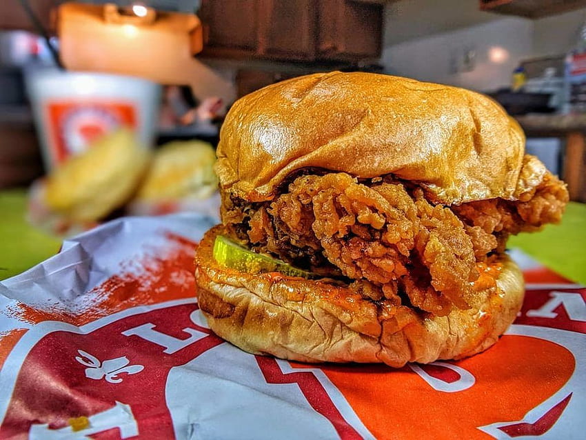 Here's a list of fried chicken sandwiches to get your fix around New Orleans HD wallpaper
