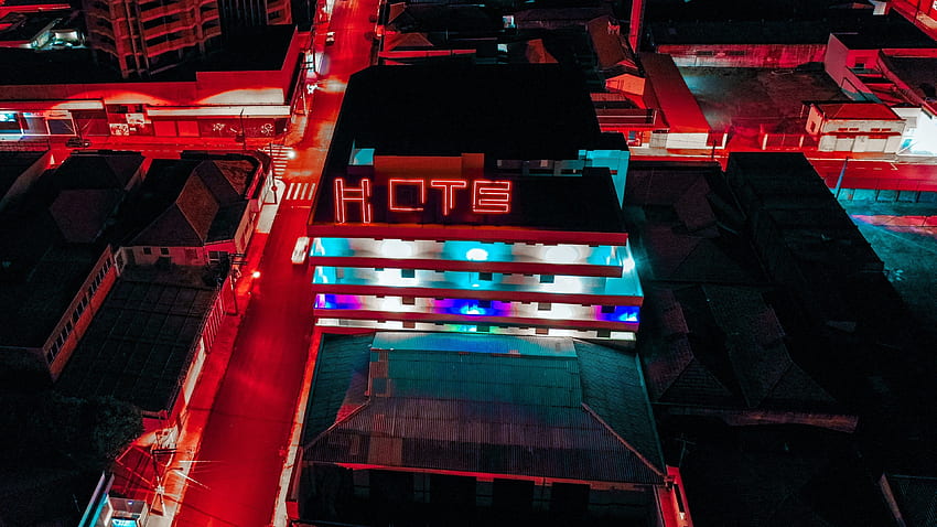 Neonowe miasto, noc, czerwone światła, architektura, miasto dla U TV Tapeta HD
