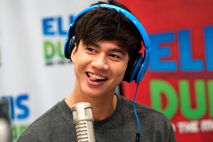 Calum hood, singer, celebrity, brunette, twitter HD wallpaper | Pxfuel