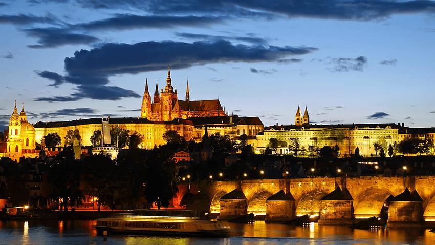 Prague Castle after sunset. Czech republic. Timelapse Stock Video HD wallpaper
