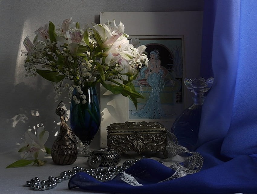 Вечно, синьо, ваза, бижута, бутилка парфюм, коприна, перли, стъкло, дъх на бебето, сребро, цветя, кутия за бижута HD тапет