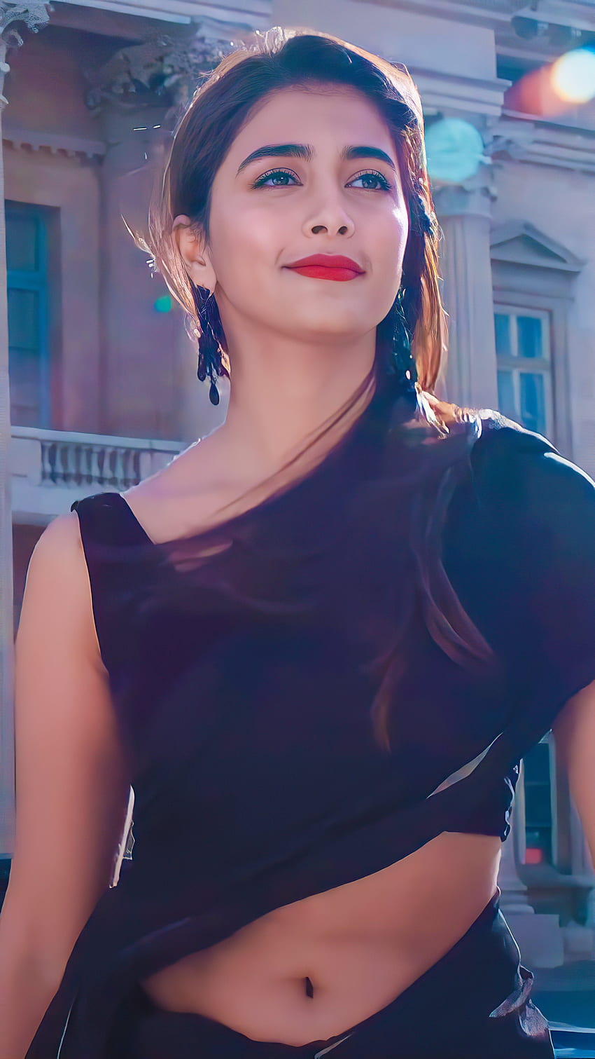 Pooja hegde, atriz multilíngue, show de umbigo Papel de parede de celular HD