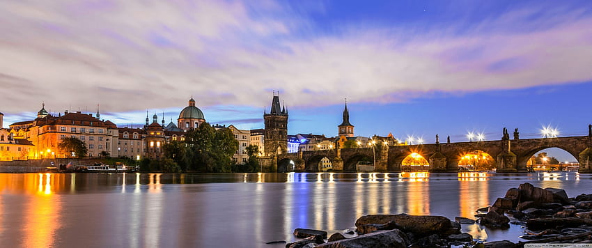 Praga com a Ponte Carlos Ultra Background papel de parede HD