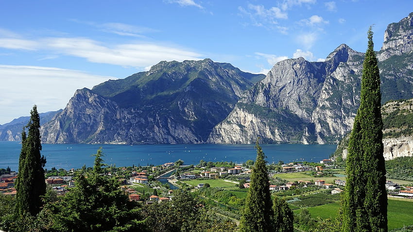 Lake Garda, Italy. 12 of the Best European Vacations to Take With Toddlers. POPSUGAR Family 7 HD wallpaper