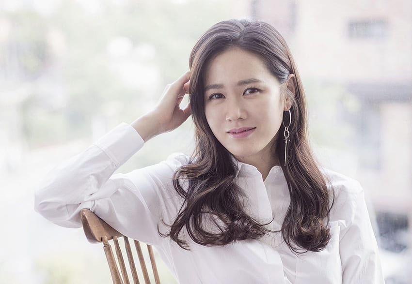 Crash Landing On You Lead Actress Son Ye Jin Went To The Emergency, Seo Ye-ji HD wallpaper